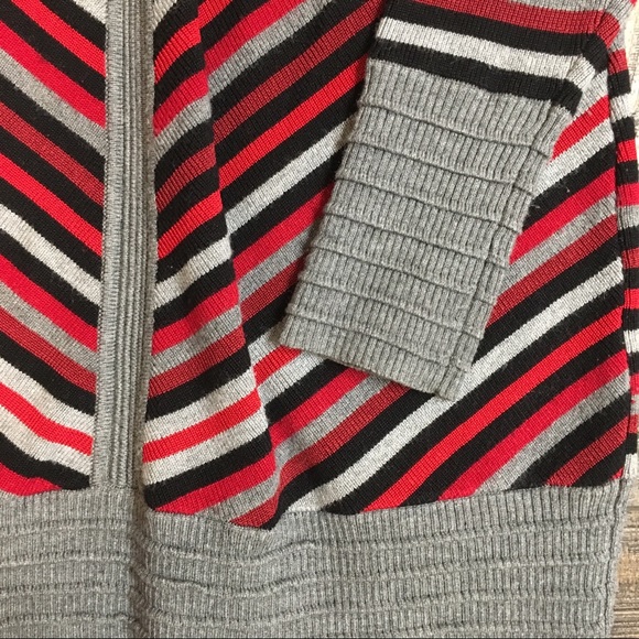 Beautiful Cache Sweater - Picture 2 of 3